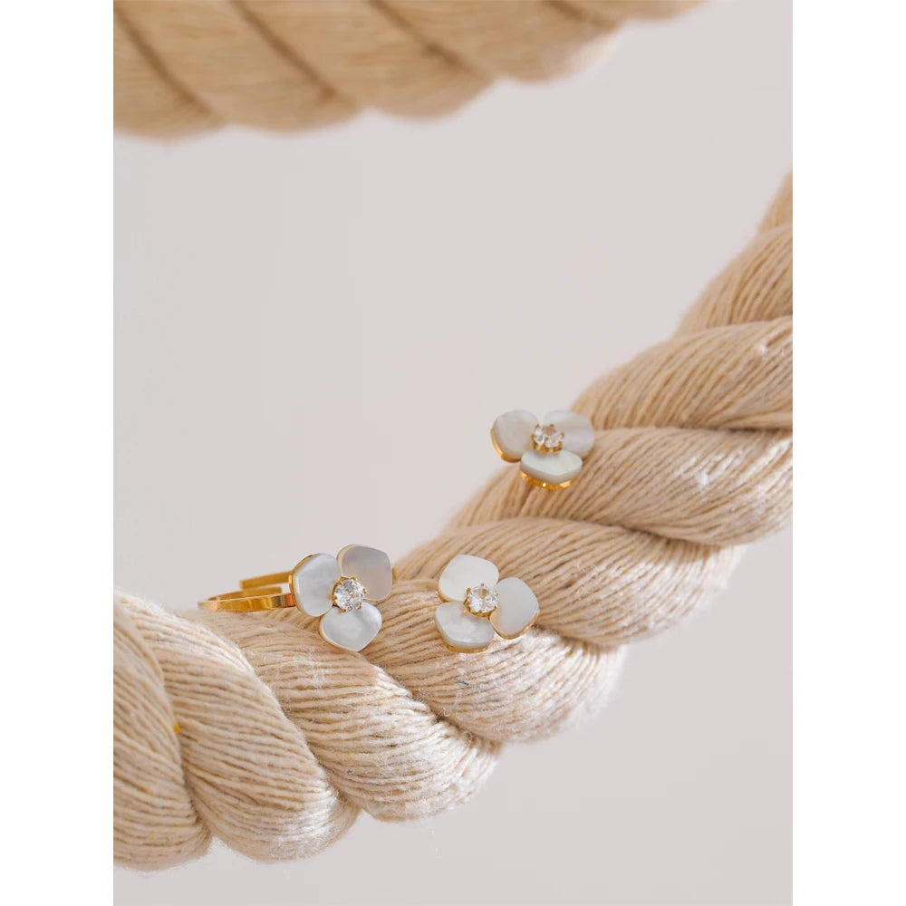 Muschelblumen-Set – Ring, Armband, Halskette & Ohrringe
