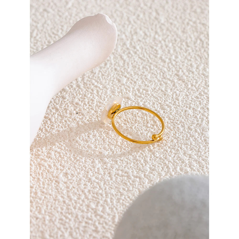 Petite Shell Flower Ring