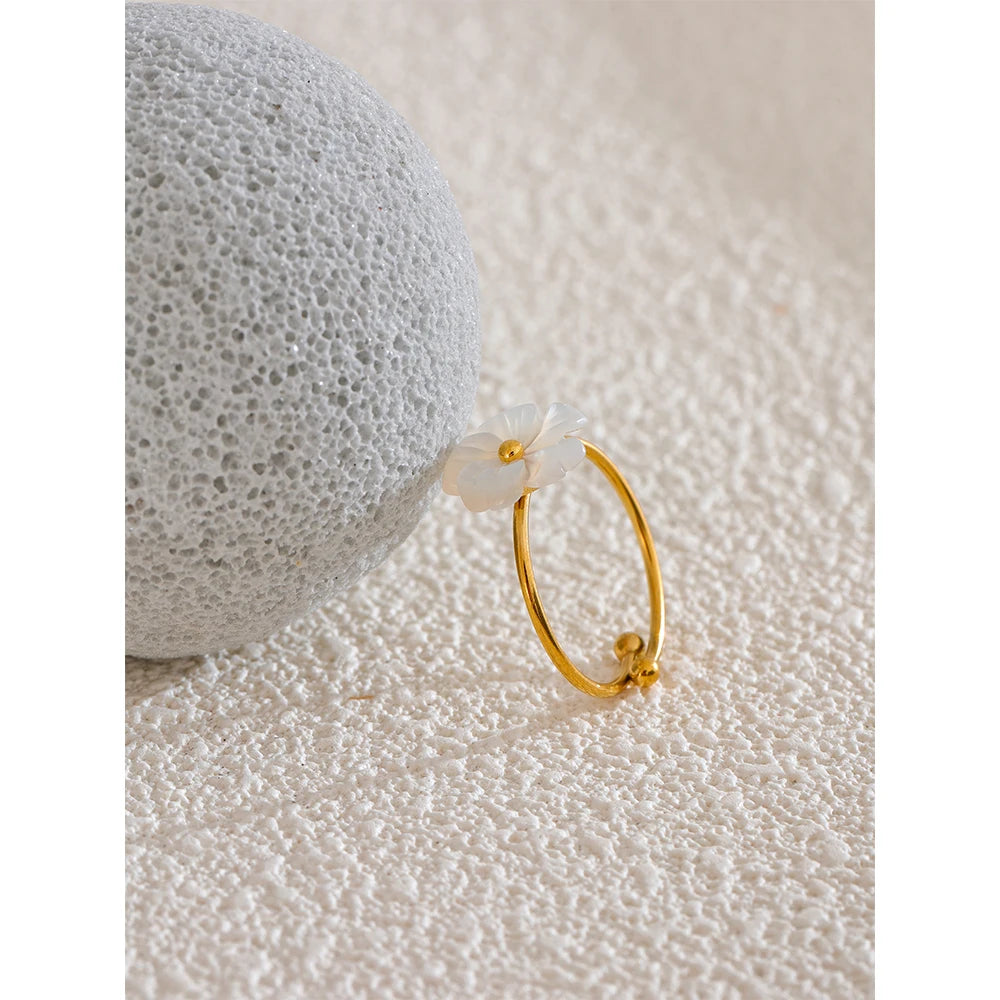 Petite Shell Flower Ring