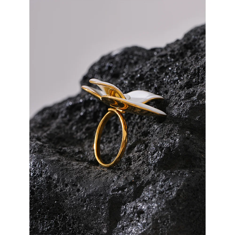Bague Fleur Émail Blanc