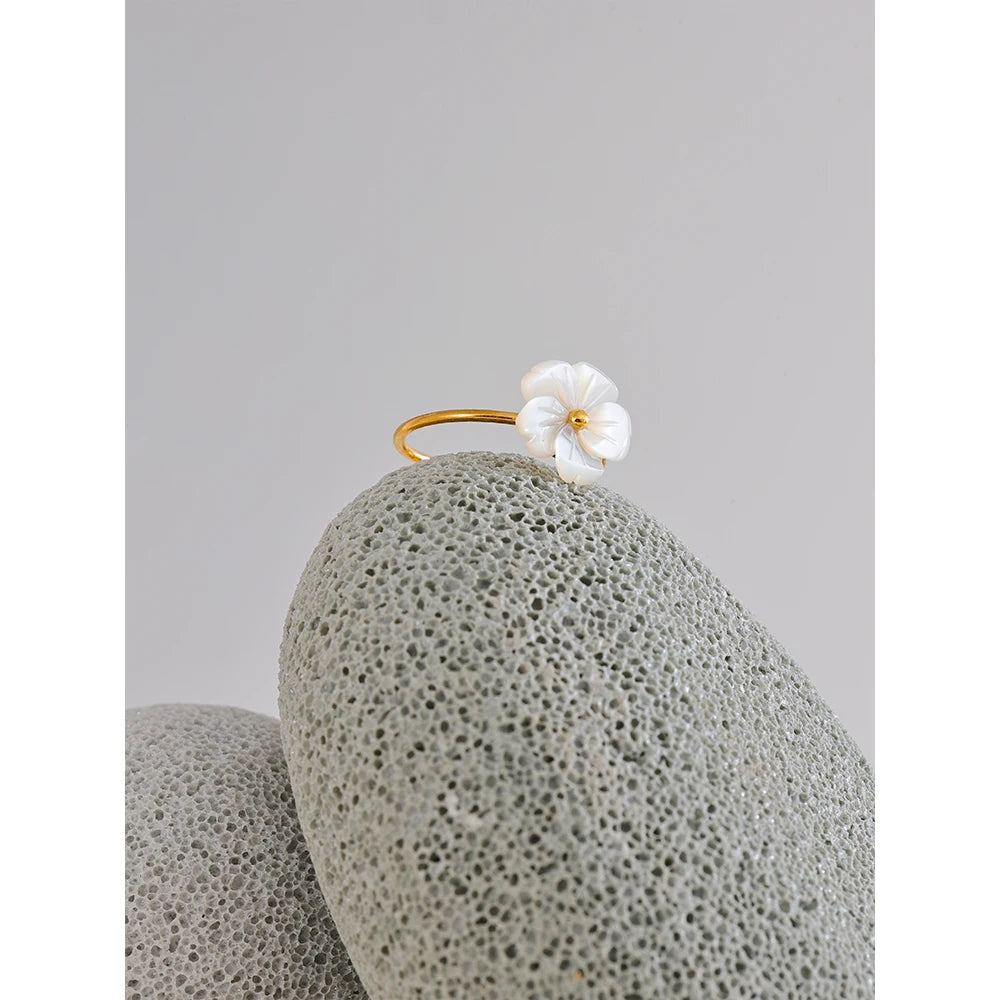 Petite Shell Flower Ring
