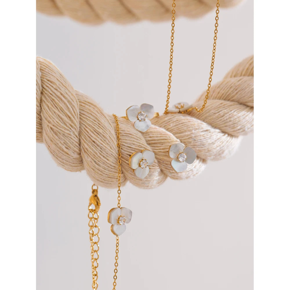 Muschelblumen-Set – Ring, Armband, Halskette & Ohrringe
