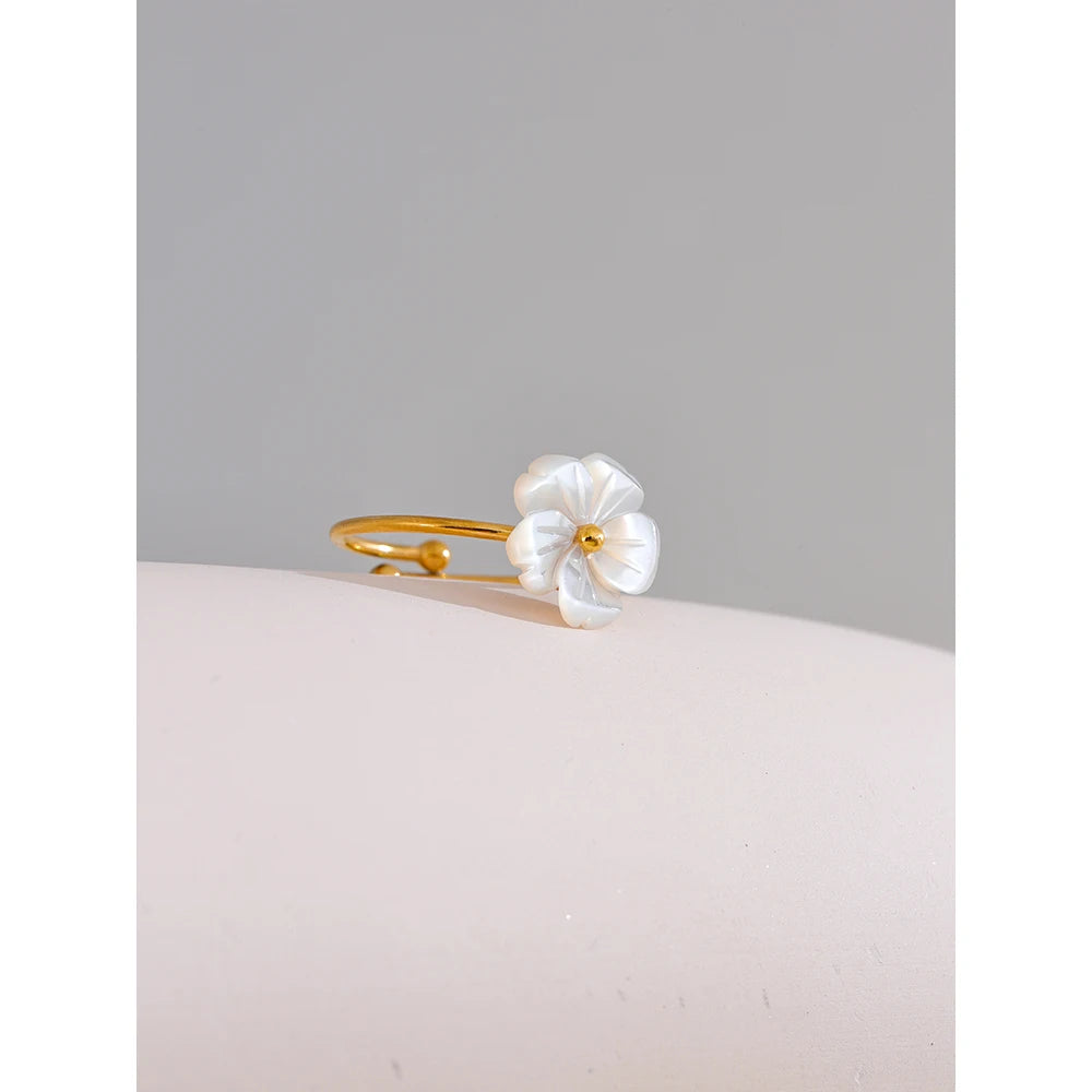 Petite Shell Flower Ring