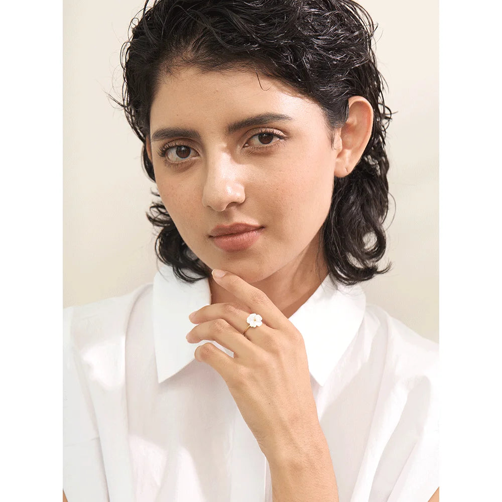 Petite Shell Flower Ring